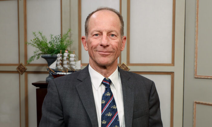 Cựu Phụ tá Ngoại trưởng Hoa Kỳ David Stilwell, tại Hoa Thịnh Đốn hôm 21/06/2022 (Ảnh: Matthew Pearson/CPI Studios)