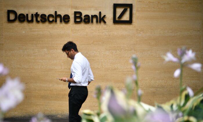Cổ phần Deutsche Bank giảm, thúc đẩy nỗi sợ khủng hoảng ngân hàng