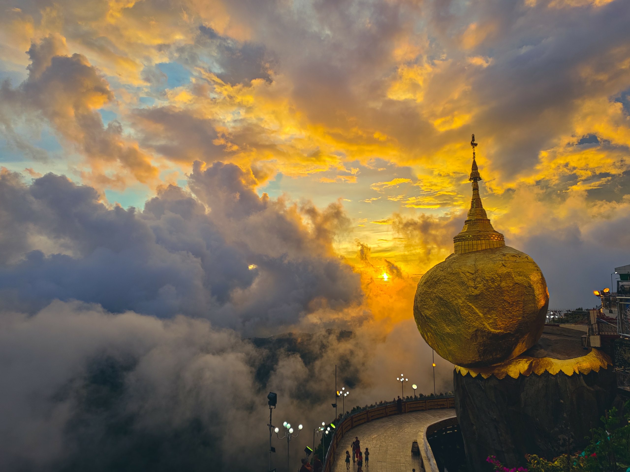 Bức ảnh “Sunset” (Hoàng hôn) của nhiếp ảnh gia Aung Chan Thar. (Ảnh: Đăng dưới sự cho phép của anh Aung Chan Thar/Hiệp hội Khí tượng Hoàng gia)