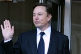 CEO Tesla Elon Musk rời Tòa nhà Liên bang Phillip Burton ở San Francisco hôm 24/01/2023. (Ảnh: Justin Sullivan/Getty Images)