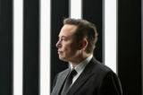 Ông Musk tham dự lễ khai trương Tesla Gigafactory mới dành cho xe điện ở Gruenheide, Đức, hôm 22/03/2022. (Ảnh: Patrick Pleul/Chia sẻ qua Reuters)