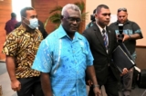 Thủ tướng Quần đảo Solomon Manasseh Sogavare (giữa) đến tham dự lễ khai mạc Diễn đàn Quần đảo Thái Bình Dương (PIF) ở Suva, hôm 12/07/2022 (Ảnh: William West/AFP qua Getty Images)