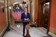 Chủ tịch Hạ viện Hoa Kỳ Kevin McCarthy (Cộng Hòa-California) nhận xét về trần nợ tại Điện Capitol Hoa Kỳ ở Hoa Thịnh Đốn hôm 06/02/2023. (Ảnh: Saul Loeb/AFP qua Getty Images)