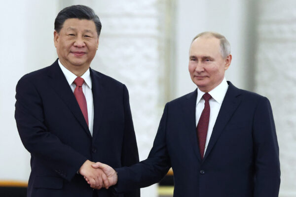 Tổng thống Nga Vladimir Putin gặp lãnh đạo Trung Quốc Tập Cận Bình tại Điện Kremlin ở Moscow hôm 21/03/2023. (Ảnh: Sergei Karpukhin/Sputnik/AFP qua Getty Images)