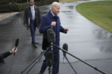 Tổng thống Joe Biden nói chuyện với các phóng viên khi ông rời Tòa Bạch Ốc ở Hoa Thịnh Đốn, hôm 03/03/2023. Hôm nay, Tổng thống Biden dự kiến sẽ về nhà của ông ở Wilmington, Delaware. (Ảnh: Win McNamee/Getty Images)