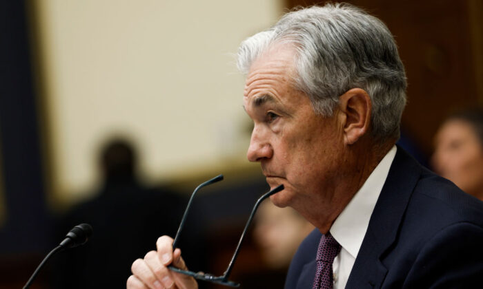 Chủ tịch Cục Dự trữ Liên bang Jerome Powell điều trần trước Ủy ban Dịch vụ Tài chính Hạ viện tại Điện Capitol hôm 08/03/2023. (Ảnh: Anna Moneymaker/Getty Images)