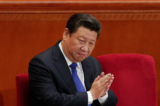 Lãnh đạo Đảng Tập Cận Bình vỗ tay trong phiên khai mạc Kỳ họp thứ 3 của Đại hội Đại biểu Nhân dân Toàn quốc lần thứ 12 tại Bắc Kinh, Trung Quốc, vào ngày 05/03/2015. (Ảnh: Lintao Zhang/Getty Images)