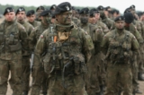 Binh sĩ Ba Lan tham gia cuộc tập trận quân sự Noble Jump của NATO thuộc Lực lượng Đặc nhiệm Liên quân Sẵn sàng Chiến đấu Cao (VJTF) ở Zagan, Ba Lan, hôm 18/06/2015. (Ảnh: Sean Gallup/Getty Images)