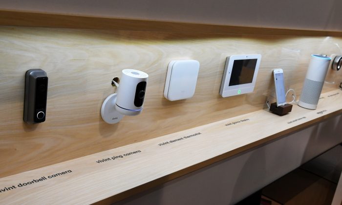 Hạ viện Hoa Kỳ muốn các công ty cho người tiêu dùng biết về máy ảnh, micro trong các thiết bị
