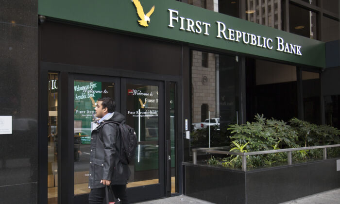 First Republic Bank nhận 30 tỷ USD cứu trợ từ các ngân hàng hàng đầu của Hoa Kỳ