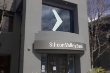 Trụ sở Silicon Valley Bank đã bị đóng cửa ở Santa Clara, California, hôm 13/03/2023. (Ảnh: Vivian Yin/The Epoch Times)