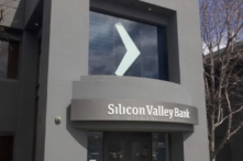 Trụ sở đã đóng cửa của Silicon Valley Bank (SVB) tại Santa Clara, California, hôm 13/03/2023. (Vivian Yin/The Epoch Times)