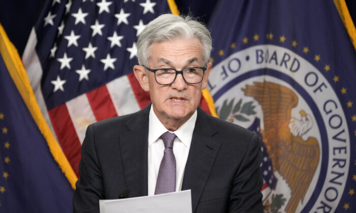 Chủ tịch Hội đồng Dự trữ Liên bang Jerome Powell nói trong một cuộc họp báo sau cuộc họp của Ủy ban Thị trường Mở Liên bang tại trụ sở của Cục Dự trữ Liên bang ở Hoa Thịnh Đốn vào ngày 21/09/2022. (Ảnh: Drew Angerer/Getty Images)