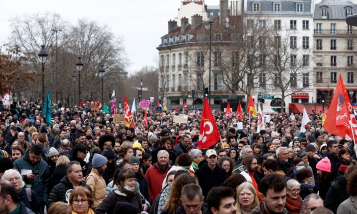 Thượng viện Pháp thông qua kế hoạch lương hưu của TT Macron giữa làn sóng biểu tình