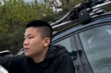 Anh Triệu Khang (Kang Zhao), 30 tuổi, đã bị bắt, bị buộc tội, và bị kết án vì hành hung một học viên Pháp Luân Công là bà Nancy Dong, sau khi anh ta bị bắt quả tang đang xịt sơn lên một tấm biểu ngữ của bà Dong có dòng chữ: “Trung Cộng ≠ Trung Quốc” và “End the Evil CCP” (Chấm dứt ĐCSTQ Tà ác). (Ảnh: Đăng dưới sự cho phép của Lực lượng Cảnh sát Lãnh thổ Thủ đô Úc)