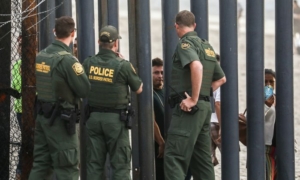 Tuần tra Biên giới Hoa Kỳ báo cáo sự gia tăng mạnh mẽ lượng người vượt biên bất hợp pháp