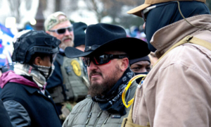 ĐỘC QUYỀN: Từ trong tù, người sáng lập Oath Keepers đáp lại bản tuyên án về âm mưu xúi giục nổi loạn ngày 06/01
