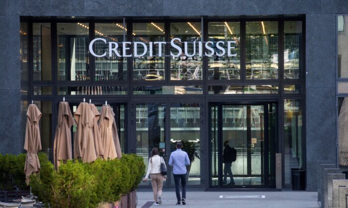 Logo của ngân hàng Thụy Sĩ Credit Suisse tại một tòa nhà văn phòng ở Zurich, Thụy Sĩ, vào ngày 02/09/2022. (Ảnh: Arnd Wiegmann/Reuters)