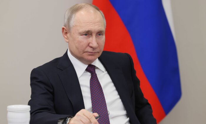 Tòa án Hình sự Quốc tế ban hành lệnh bắt giữ TT Vladimir Putin