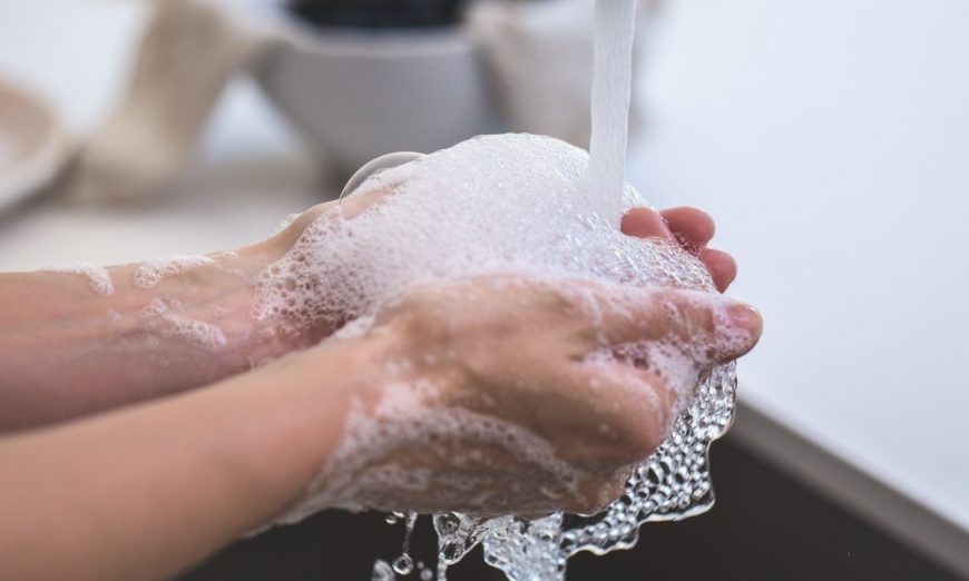 Nước lạnh rửa tay sẽ sạch hơn?