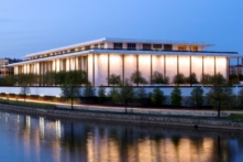 Giám đốc điều hành công nghệ sinh học: Shen Yun ‘Tuyệt vời’