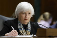 Bộ trưởng Ngân khố Janet Yellen làm chứng về đề xướng ngân sách liên bang cho năm tài chính 2024 của chính phủ Tổng thống Biden trước Ủy ban Tài chính Thượng viện tại Tòa nhà Văn phòng Thượng viện Dirksen tại Điện Capitol ở Hoa Thịnh Đốn hôm 16/03/2023. (Ảnh: Chip Somodevilla/Getty Images)