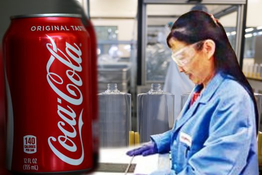 Bà Du Hiểu Dung, một cựu Kỹ sư Trưởng của Coca-cola, bị buộc tội đánh cắp bí mật thương mại trị giá 119.6 triệu USD. (Ảnh: Getty Images, Weibo/do The Epoch Times thực hiện)