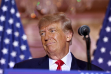 Cựu Tổng thống Donald Trump diễn thuyết trong một sự kiện tại dinh thự Mar-a-Lago của ông ở Palm Beach, Florida, hôm 15/11/2022. Ông Trump thông báo rằng ông sẽ theo đuổi một nhiệm kỳ nữa và chính thức khởi động chiến dịch tranh cử tổng thống năm 2024 của mình. (Ảnh: Joe Raedle/Getty Images)