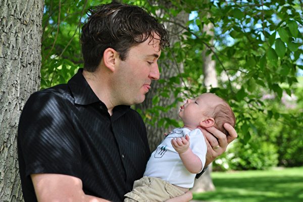 Là một người cha, nên quản lý cảm xúc của bản thân như thế nào? (Ảnh: pixabay)