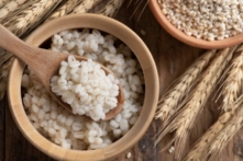 Nghiên cứu từ Nhật Bản cho thấy rằng ăn lúa mạch có thể giảm mỡ nội tạng và cholesterol lipoprotein tỷ trọng thấp (cholesterol xấu). (Ảnh: Shutterstock)