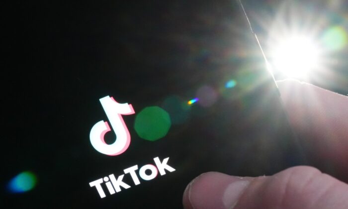 Vương quốc Anh cấm TikTok khỏi thiết bị di động của chính phủ