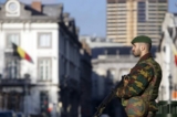 Một người lính Bỉ đứng gác bên ngoài Đại sứ quán Hoa Kỳ ở Brussels trong một bức ảnh tư liệu. (Ảnh: Nicolas Maeterlinck/AFP/Getty Images)