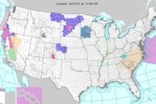Hôm thứ Ba (07/03), các nhà dự báo thời tiết cảnh báo rằng phần lớn California có thể bị ảnh hưởng bởi một hệ thống bão “sông khí quyển” khác sẽ gây mưa lớn ở một số khu vực bị ảnh hưởng nặng nề bởi lũ lụt trong mùa đông vừa qua. Cảnh báo bão mùa đông được hiển thị bằng màu hồng, trong khi cảnh báo bão mùa đông trên diện rộng được hiển thị bằng màu tím. (Ảnh: Weather.gov.)