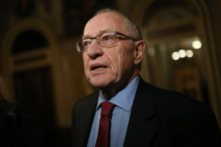 Luật sư kiêm giáo sư luật Alan Dershowitz tại Hoa Thịnh Đốn vào ngày 29/01/2020. (Ảnh: Mario Tama/Getty Images)