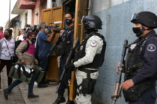 Các sĩ quan cảnh sát và thành viên của Lực lượng Vệ binh Quốc gia ở Mexico, trong một bức ảnh vào ngày 05/06/2021. (Ảnh: Alan Ortega/Reuters)