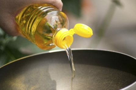 Ăn dầu thực vật hàng ngày có an toàn không?