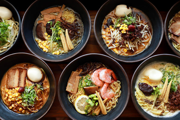 Các món ăn kèm với mì ramen Nhật Bản bao gồm các món ăn nhẹ truyền thống, rau theo mùa v.v. với nhiều hương vị khác nhau. (Ảnh: Shutterstock)