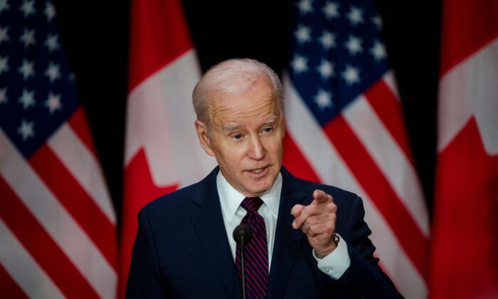 Tổng thống Joe Biden nói trong cuộc họp báo chung với Thủ tướng Canada Justin Trudeau tại Tòa nhà Sir John A. Macdonald ở Ottawa, Canada, hôm 24/03/2023. (Ảnh: Andrej Ivanov/AFP/Getty Images)