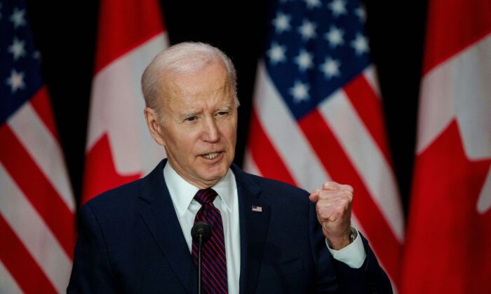 Tổng thống Joe Biden nói tại một cuộc họp báo ở Ottawa, Canada, hôm 24/03/2023. (Ảnh: Andrej Ivanov/AFP/Getty Images)