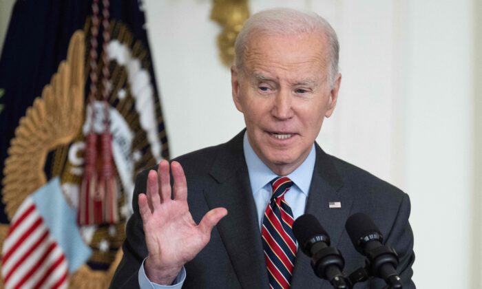 Tổng thống Joe Biden trình bày trong một sự kiện tại Tòa Bạch Ốc ở Hoa Thịnh Đốn hôm 27/03/2023. (Ảnh: Jim Watson/AFP qua Getty Images)