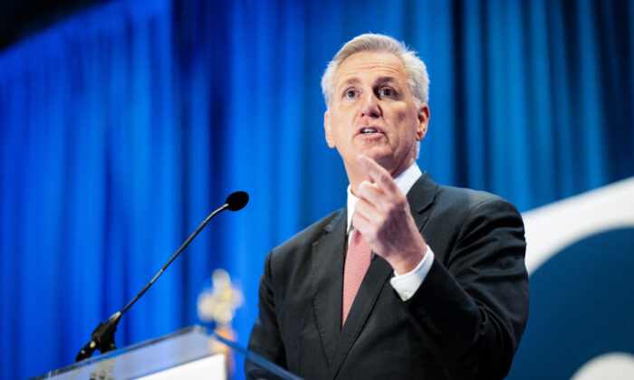 Chủ tịch Hạ viện Kevin McCarthy trình bày tại Sacramento, California, hôm 11/03/2023. (Ảnh: John Fredricks/The Epoch Times)