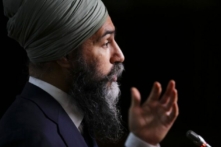 Lãnh đạo Tân Đảng Dân Chủ (NDP) Canada, ông Jagmeet Singh, nói chuyện với các phóng viên tại Đồi Quốc hội ở Ottawa vào ngày 07/12/2022. (Ảnh: The Canadian Press/Sean Kilpatrick)