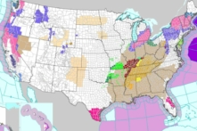 Kể từ sáng hôm thứ Sáu (03/03), bản đồ của Cơ quan Thời tiết Quốc gia cho thấy các khuyến cáo về gió, cảnh báo gió lớn, và cảnh báo lốc xoáy có hiệu lực đối với hầu hết các tiểu bang miền đông nam Hoa Kỳ, Trung Tây, và một số tiểu bang ở Trung Đại Tây Dương. Các phần màu nâu và nâu nhạt là những khu vực đã ban hành khuyến cáo về gió. (Ảnh: Weather.gov.)
