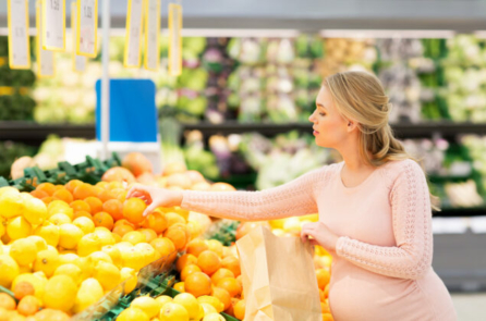 Bổ sung vitamin C trong thai kỳ giúp cải thiện chức năng hô hấp của trẻ sơ sinh