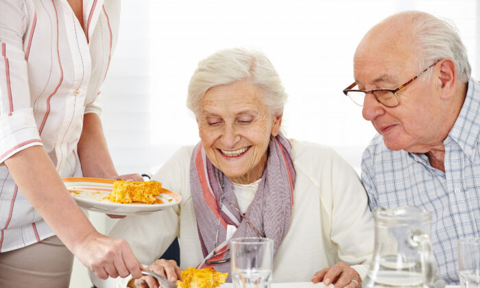Khảo sát: Gần 90% người cao niên nói rằng nước Mỹ đang gặp khủng hoảng về hưu trí