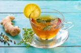 Cảm nhận sức sống, rạng rỡ và sự tươi tắn trong từng ngụm trà. (Ảnh: CLICKMANIS/Shutterstock)