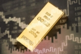 Giá vàng và biểu đồ tăng. (Ảnh: Billion Photos/Shutterstock)