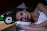Có nhiều người thức dậy vào ban đêm và không thể ngủ lại được. (Ảnh: Shutterstock)