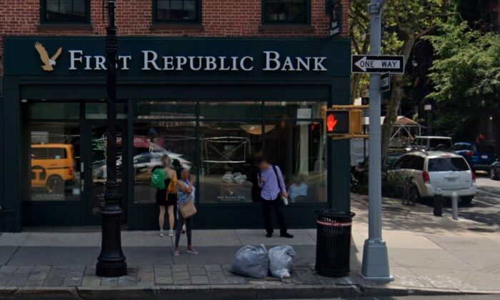 Một bức ảnh tư liệu cho thấy một địa điểm của ngân hàng First Republic Bank ở thành phố New York. (Ảnh: Chế độ xem đường phố của Google)