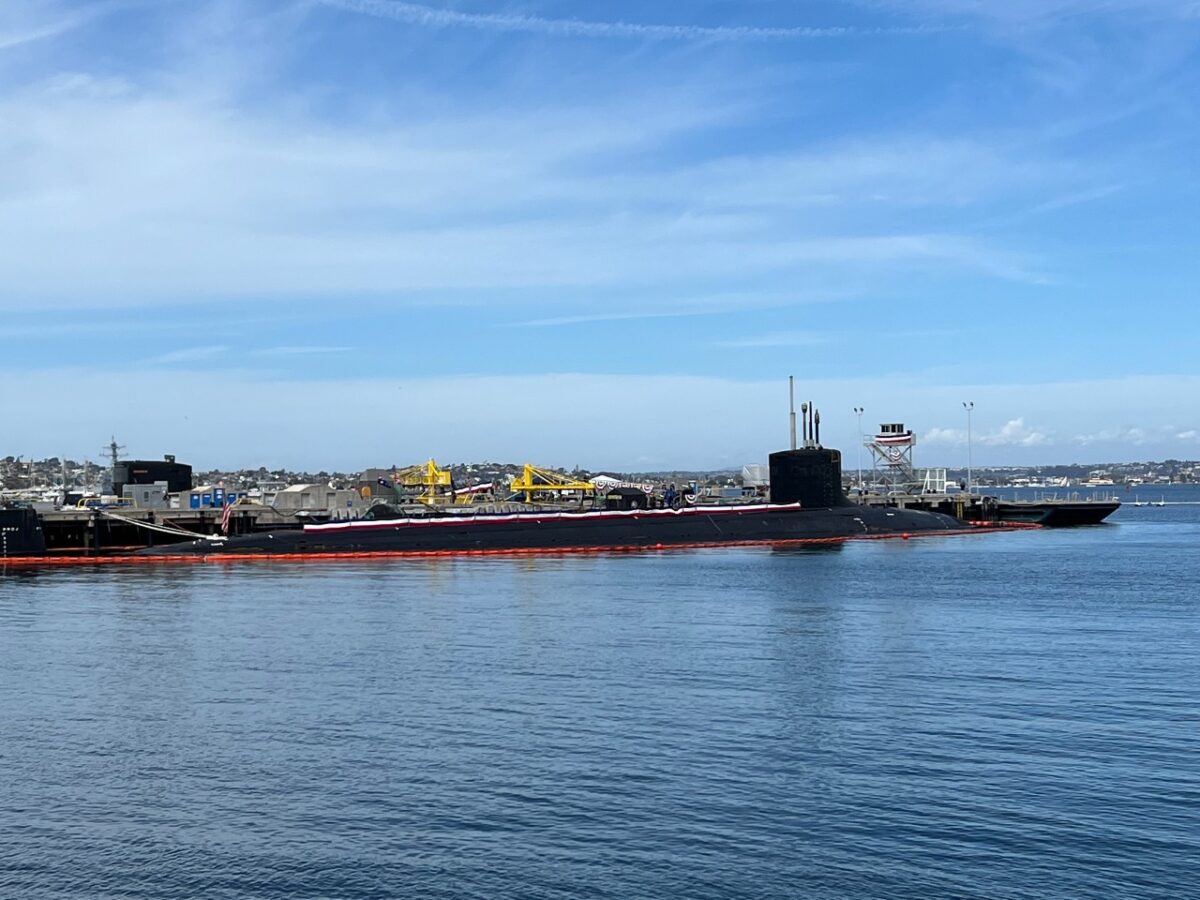 Tàu ngầm chạy bằng năng lượng hạt nhân lớp USS Missouri Virginia tại Căn cứ Hải quân Point Loma ở San Diego, California, hôm 13/03/2023. (Ảnh: Emel Akan/The Epoch Times)